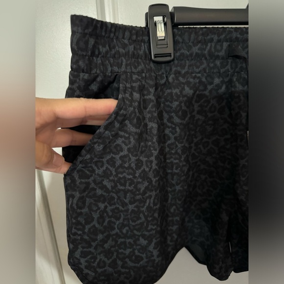 Athletic shorts - Picture 2 of 7